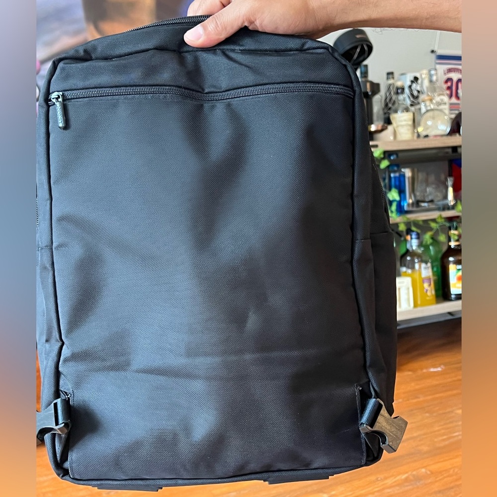 backpack - Picture 4 of 9